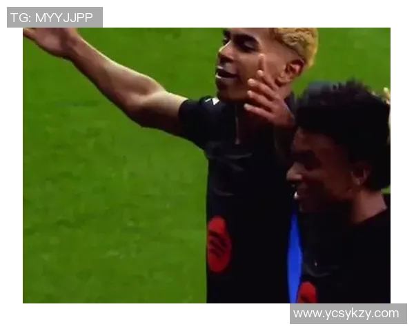 足球明星璀璨瞬间汇聚全景展现足坛传奇风采与激情 足球明星璀璨瞬间汇聚全景展现足坛传奇风采与激情